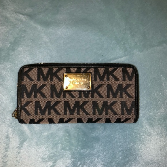Michael Kors Handbags - Micheal Kors Wallet